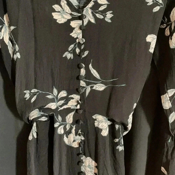 Black Long Sleeve Front Buttoned Dress - Picture 2 of 6